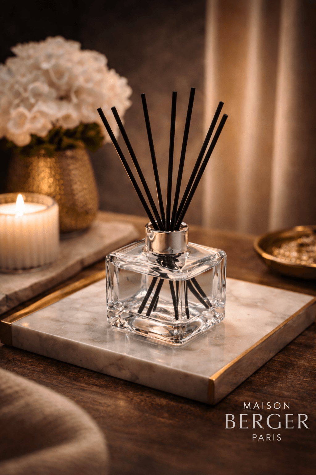 Maison Berger Noir lamp with reflective dark finish